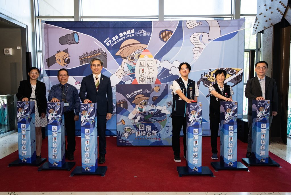 啟動儀式，左起國家太空中心朱崇惠副主任、海科館王明源館長、國研院蔡宏營院長、基隆市政府市長秘書曾冠誠、基隆市議會公關室簡寶秀主任、國研院海洋中心廖德裕主任