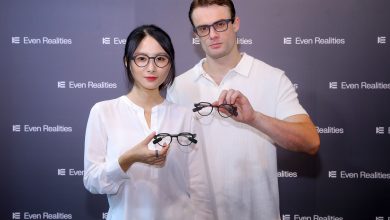 隱私優先!Even Realities G2智慧眼鏡支援 35 種語言翻譯與懸浮顯示、8月重磅登台 3 Even G2 智慧眼鏡為「無相機設計」,且超輕量僅重36公克。其中智慧顯示包含:整合Even AI、對話逐字稿、35 種語言即時翻譯、導航、看板資訊、通知提醒、速記與 Even Hub 開放應用。(圖/創家 iNNOHOME提供)