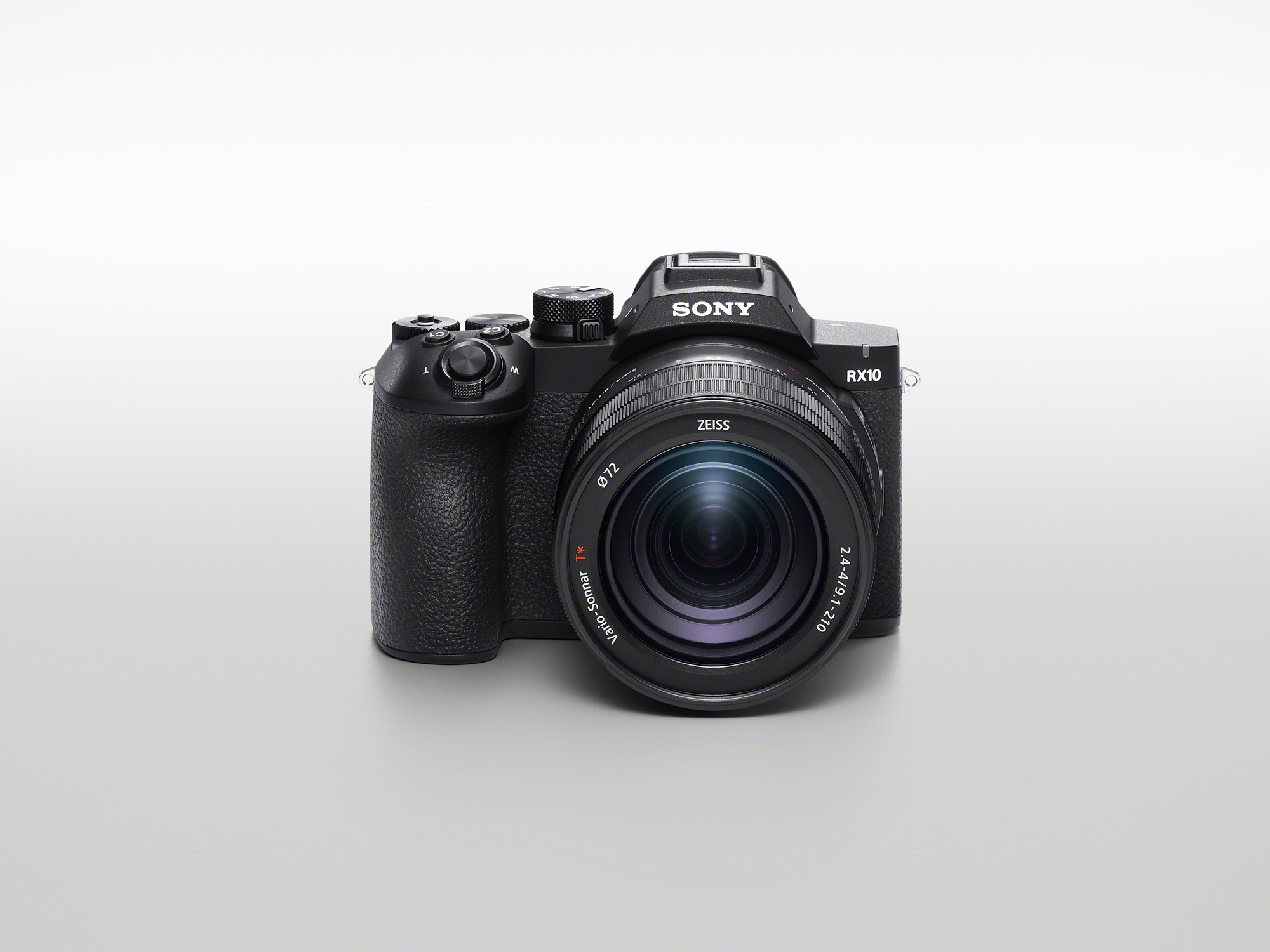 Sony 今 ( 14 ) 日正式在台推出最新 RX10 V 超望遠隨身型數位相機。（圖／Sony提供）