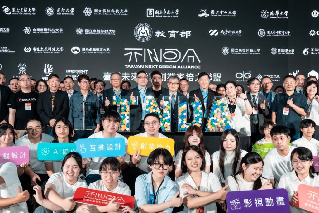精選 7 聯盟學校及試辦課程學生合影