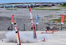 縣府特別與國立屏科實中另一支隊伍「NEHSP Launches the Rocket」合作，把全運會的主視覺「必勝之路」印製在火箭上，隨著火箭順利發射升空，祝福明年全運會及選手成績一飛沖天。（圖／國家太空中心提供）