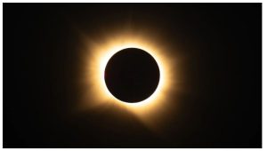 白晝驟暗!2026日全食震撼全球 西班牙迎「落日前黑色太陽」、全食最長2分18秒 1 8月12日,西班牙聖米揚德洛斯卡瓦列羅斯可見日全食,月球完全遮蔽太陽,形成壯觀天象。(圖/NASA/Bill Ingalls)