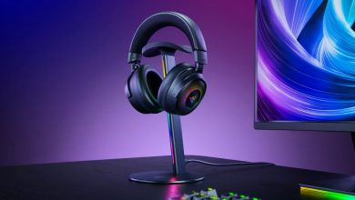 Razer Base Station V3 Chroma耳機支架，具備了無縫耳機偵測功能即可觸發使用者在Razer Synapse中選擇的設置，從切換音訊裝置、啟動遊戲到變更 Razer Chroma RGB 燈光效果。（圖／取自RAZER官網）