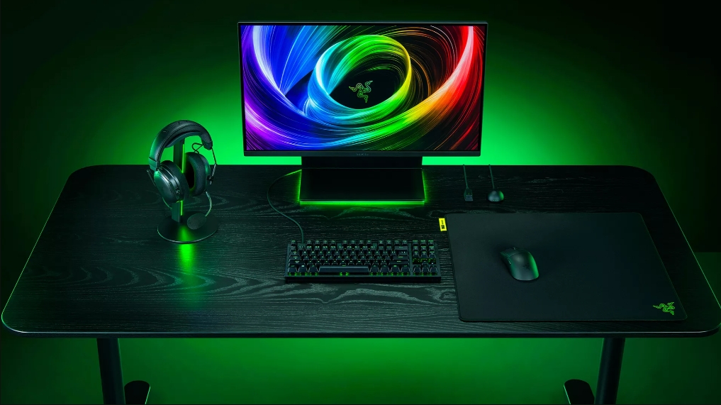 戴上耳機後,Razer Base Station V3 Chroma 還可存取Razer 7.1 環繞聲軟體。 虛擬環繞聲能增強音訊的空間深度,讓聲音更清晰地定位在周圍。(圖/取自RAZER官網)