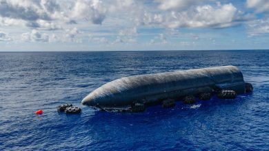 SpaceX挑戰「星艦」塔式捕捉!馬斯克:最快數月內由發射塔直接接住 3 SpaceX第13次Starship試飛後,Ship 40在印度洋濺落並保持完整,SpaceX回收團隊展開海上回收作業。(圖/SpaceX)