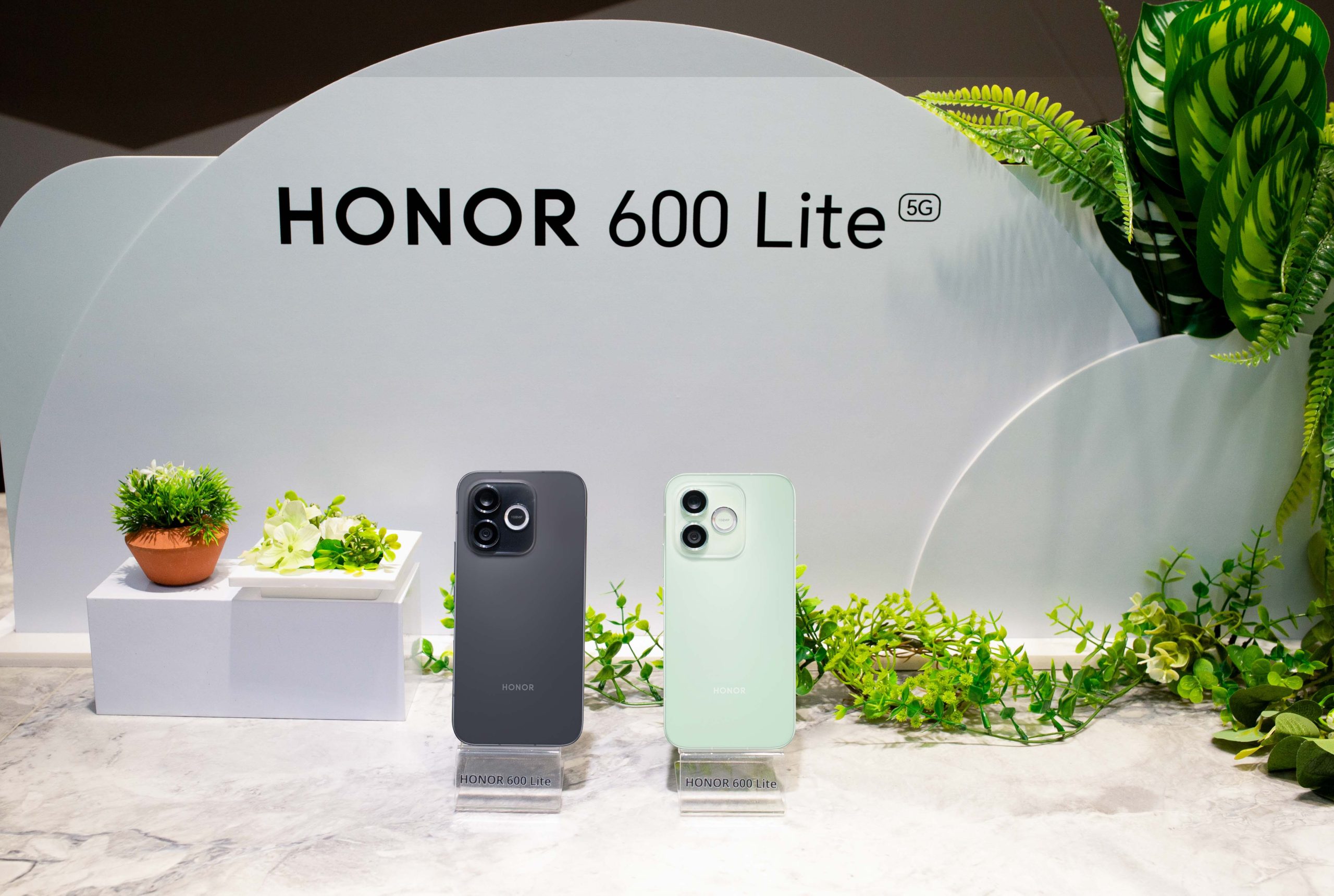 HONOR 600 Lite主打億級畫素鏡頭，擁有旗艦級美學工藝與6500尼特頂級護眼螢幕。（圖／HONOR提供）