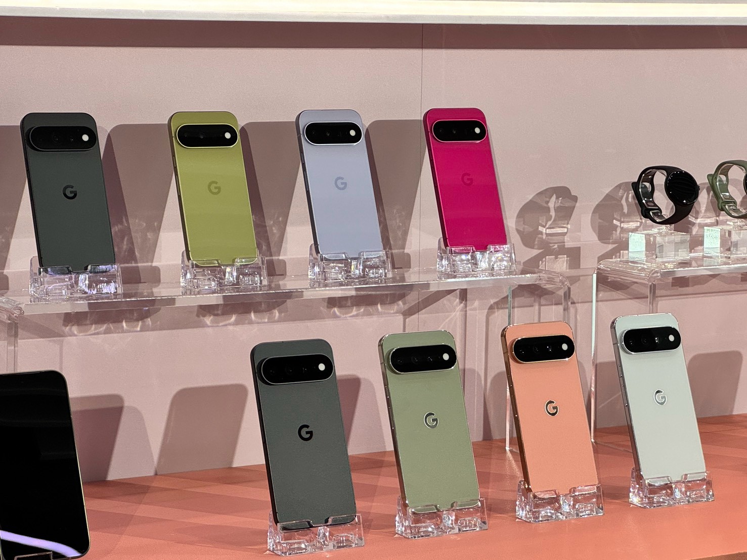 8 月申辦台灣大哥大指定專案，限量加碼 1,800 元 myfone online 電子禮券。（資料圖／記者  孟圓琦攝）