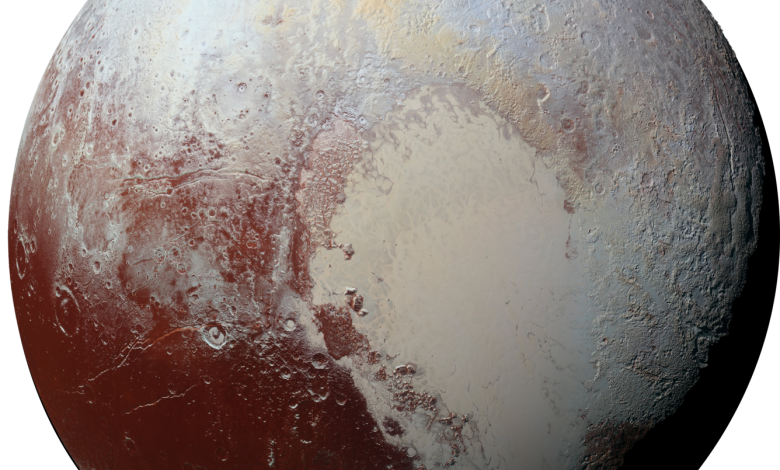 NASA「新視野號」太空船於2015年7月14日拍攝這張冥王星的高解析度增強色彩影像。（圖／NASA/Johns Hopkins University Applied Physics Laboratory/Southwest Research Institute）