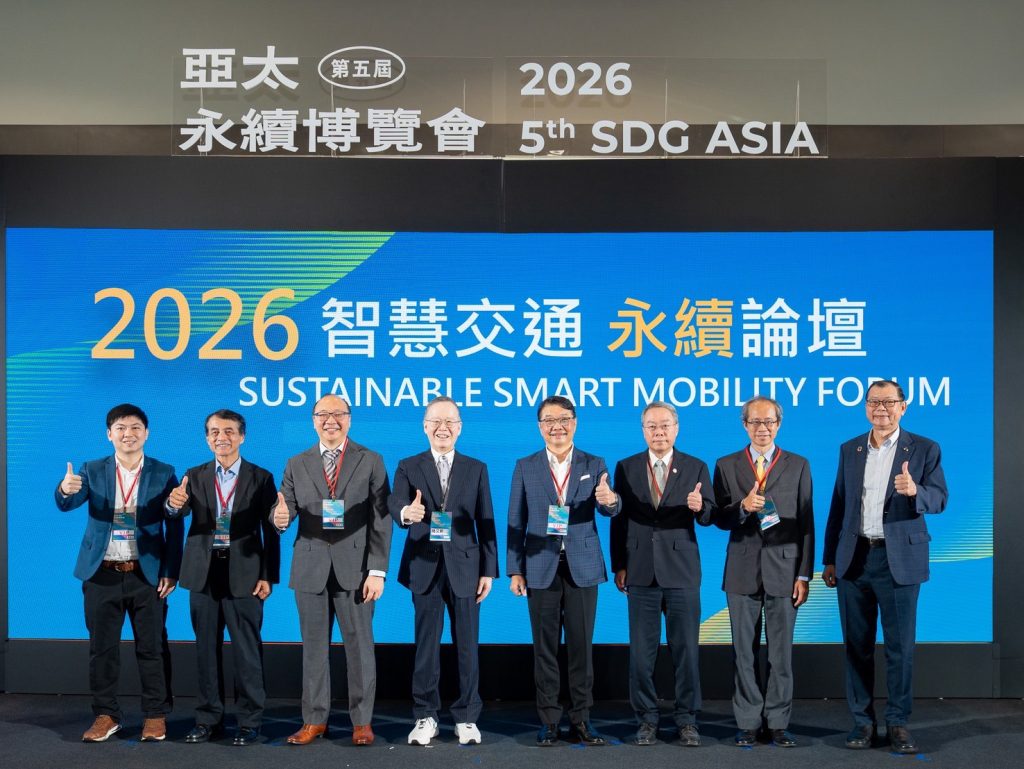 AI走進真實道路!光林智能、雙北攜手 TAISE聚焦智慧交通 1 光林智能(LEOTEK)與新加坡希達數位(Cedars Digital)於2026亞太永續博覽會「智慧交通永續論壇」提出,AI的下一階段不只是追求更大的模型與算力,而是如何真正進入交通、能源與城市治理,在複雜的實體環境中持續感知、判斷並回應真實需求。(圖/光林智能提供)