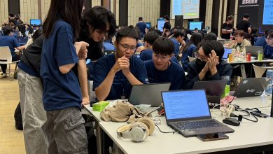 清大資工系學生挑戰AWS黑客松競賽 表達能力跟技術一樣重要 3 1111人力銀行參與AWS黑客松競賽。(圖/記者彭夢竺攝影)