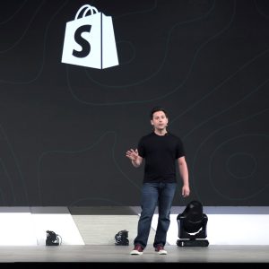 AI人工智慧學院 6 Shopify總裁Harley Finkelstein表示,人工智慧正讓創業變得比以往更加容易,並認為AI將帶動「創業黃金時代」的到來。(圖/Shopify FB)