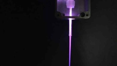 美國研究團隊攜手NASA開發冷電漿技術，盼解決月球、火星長期任務的衣物與環境清潔難題。（圖／Gabe Xu | UAH）