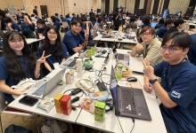 參與AWS黑客松1111智慧求職組的「古趙味蟹黃何粉」隊，是由來自三所不同學校科系的5位同學組成。（圖／記者彭夢竺攝影）