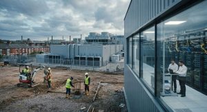 AI資料中心能創造多少工作?英國最新分析引發就業效益爭議 1 AI資料中心究竟能帶來多少就業效益,再度引發討論。(圖/AI生成)
