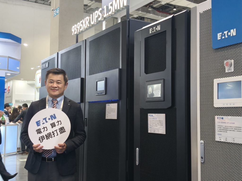 伊頓「從電網到晶片」(From Grid to Chip)策略,打造涵蓋智慧配電、備用電源、儲能與數位化服務的完整電力管理生態系。(圖/記者許若茵攝)