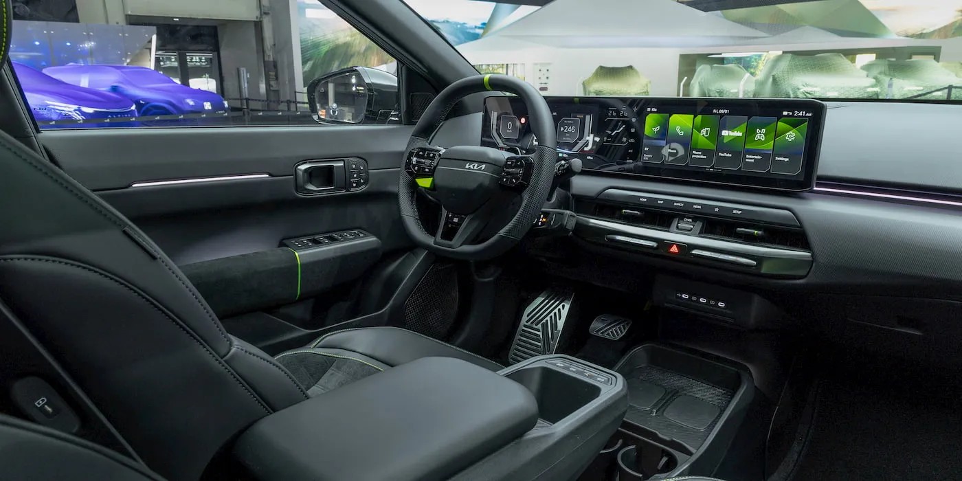 Kia新內裝曝光 中控螢幕放大、導入Hyundai Pleos Connect車載系統 1 Kia EV4 GT interior 5