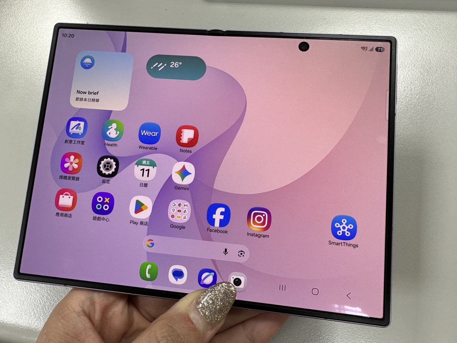 三星Galaxy Z Fold 8改變了機身比例，更寬的外螢幕和4:3的主螢幕旨在讓折疊螢幕手機更適合日常使用。（資料圖／記者 孟圓琦攝）