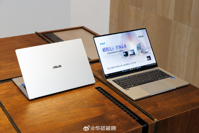 比 MacBook Neo 還薄!華碩全新 ExpertBook Air 筆電搭載 OLED 螢幕主打輕薄大電量 1 華碩在中國發表了ExpertBook Air,它是Ultra機型的簡化版,其中一大亮點是配備了14吋OLED顯示器。(圖/取自華碩破曉微博)