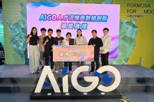 迎戰AI時代!中央資工翻轉教學、深化跨域合作 王尉任:讓AI成為學生前進的加速器 6 林家瑜教授指導實驗室團隊大學部陳昱翔、張高睿、陳永軒、張婷婷、薛耀智、詹宸安、李若宇參加數發部2024 AIGO潛力新星盃競賽,與國立歷史博物館合作,將AI跨領域應用於輔助博物館展場行動導覽,榮獲「優等獎」。(圖/中央資工系提供)