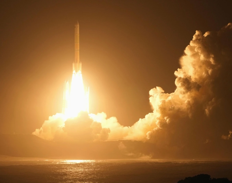 精選 1 日本H3火箭於2026年10月20日(週二),從日本南部鹿兒島縣的種子島太空中心發射升空。(圖/Naoki Hiraoka、美聯社提供)
