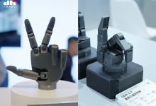 DH-Robotics於美國匹茲堡舉行的 IROS 2026 大會上，展示採用全直驅設計的 ADH-5-13 五指靈巧手與 UDH-3-7 三指靈巧手，其中 ADH-5-13 更是首次於全球公開亮相。（圖／DH-Robotics官網）
