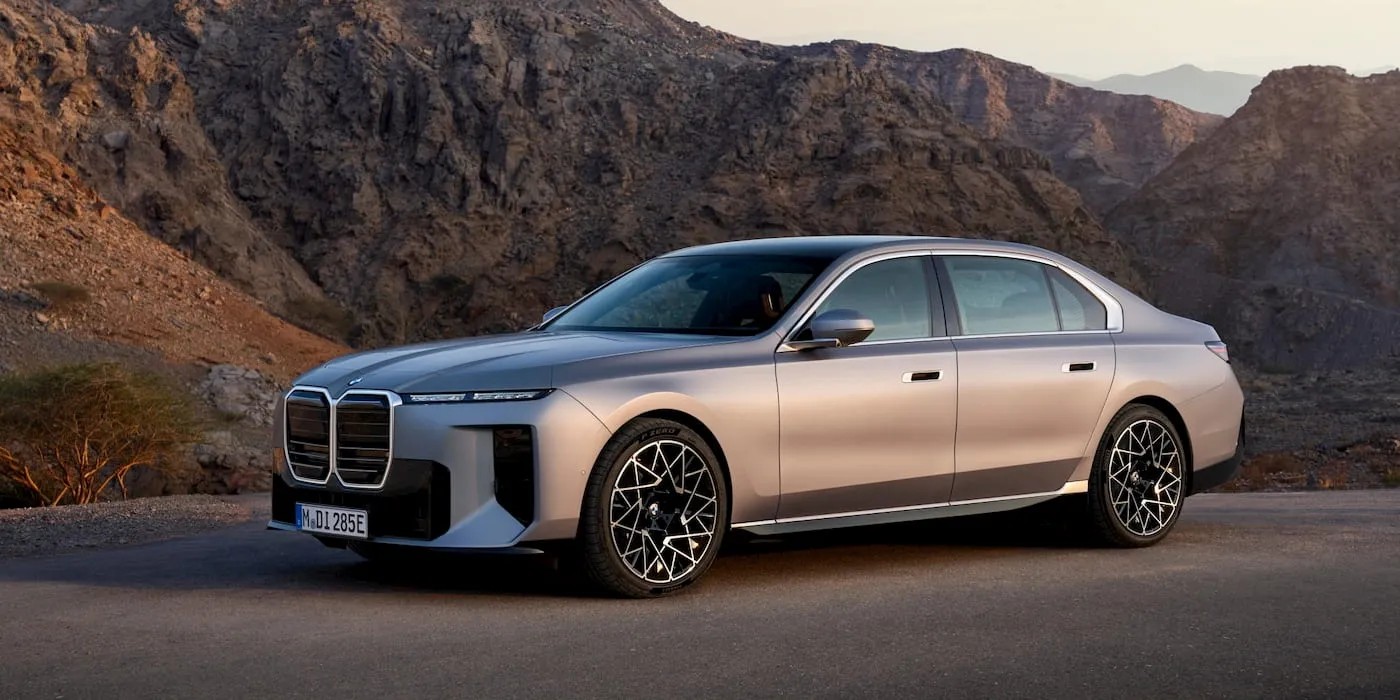 BMW新一代i7鎖定高階接送市場 英國推專屬司機方案 1 BMW i7 EV chauffeur