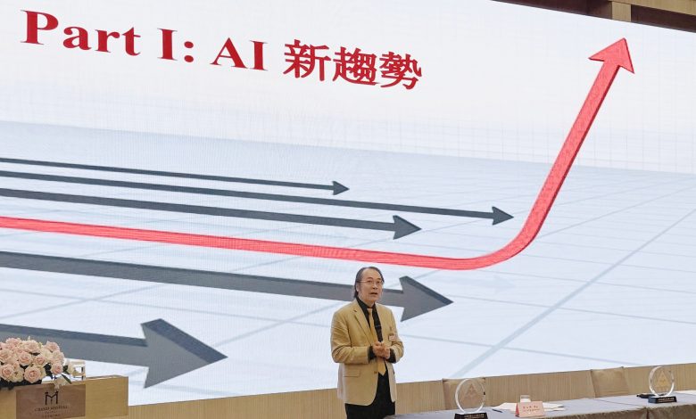 前Google台灣董事總經理簡立峰揭企業轉型關鍵，數位員工將重塑組織。（圖／記者蕭惟珊攝）