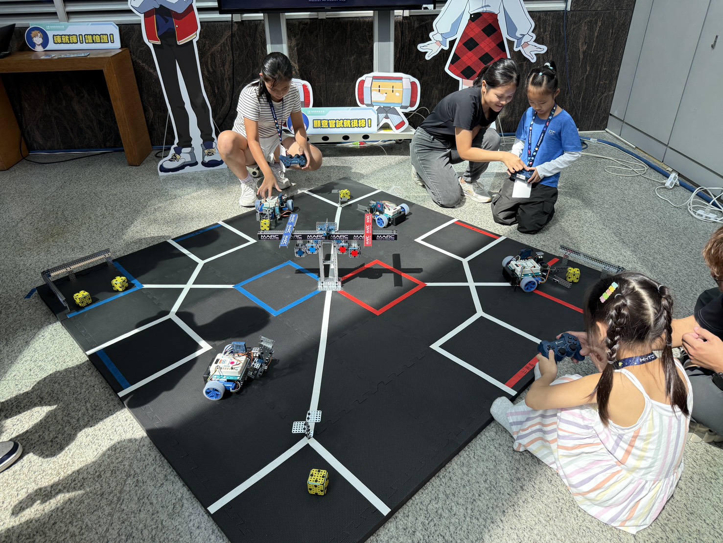 鴻海科技日首設「科技教育館」!15種職業體驗帶孩子探索AI、半導體 1 S 25747463 0