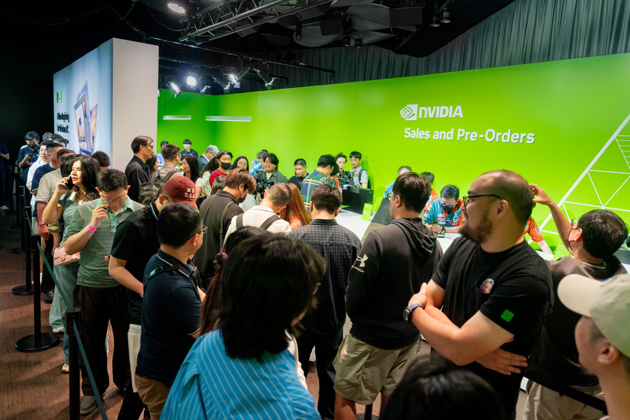 華碩、戴爾、惠普、聯想、Microsoft 與微星科技的RTX Spark 筆記型電腦即日起於全球上市,使用者可透過各品牌官網及指定通路購買,建議售價自新台幣 119,069 元起。(圖/輝達提供)