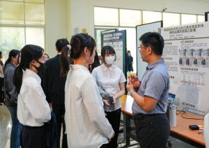 屏科大企管系打造T型人才 培養跨域整合力迎戰AI時代 5 屏科大企業管理系實務專題成果發表。(圖/屏科大企管系提供)