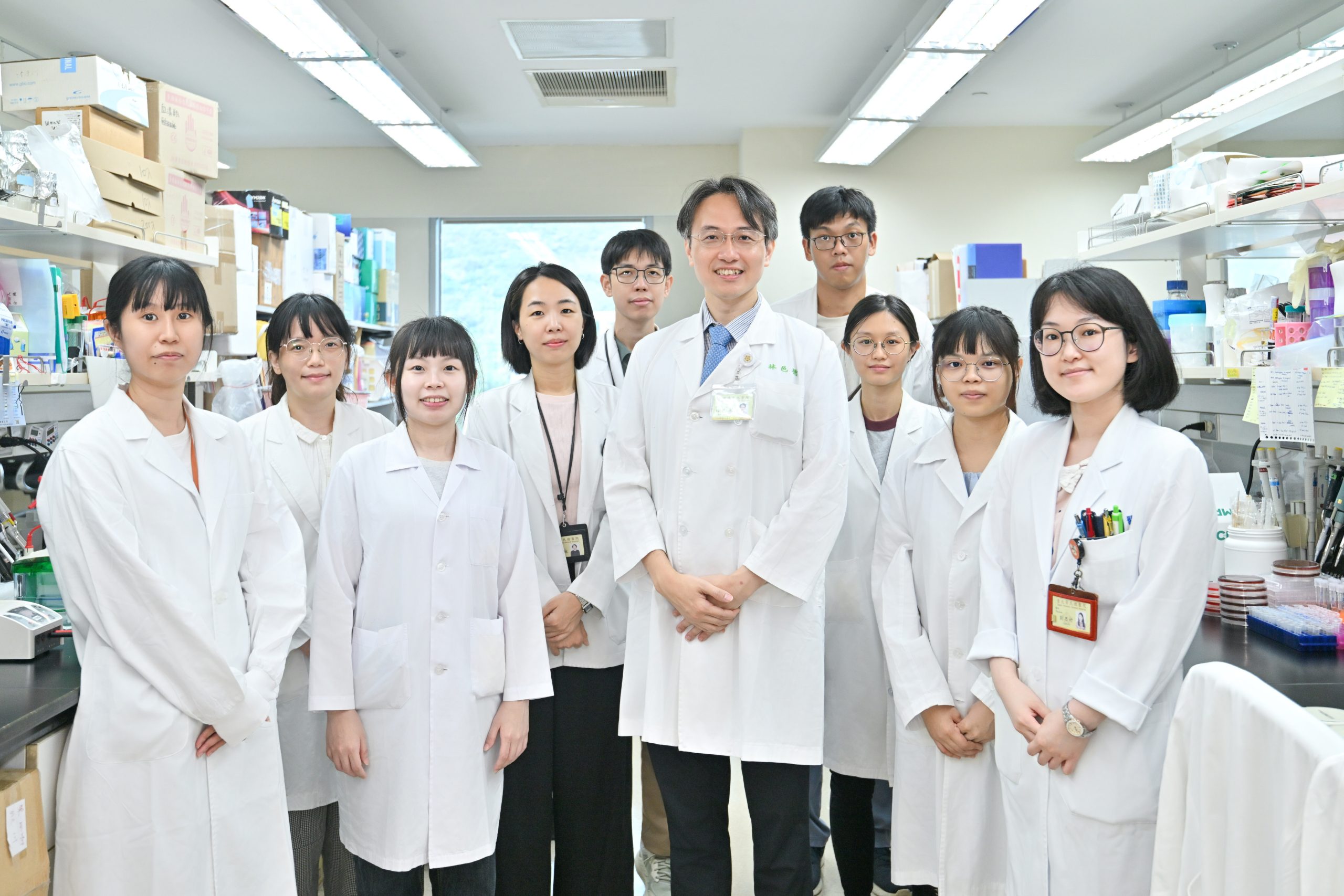 台灣首度發現新型抗藥性肺炎克雷伯氏菌!研究登美CDC期刊示警 1 林邑璁醫師實驗室團隊 1 scaled